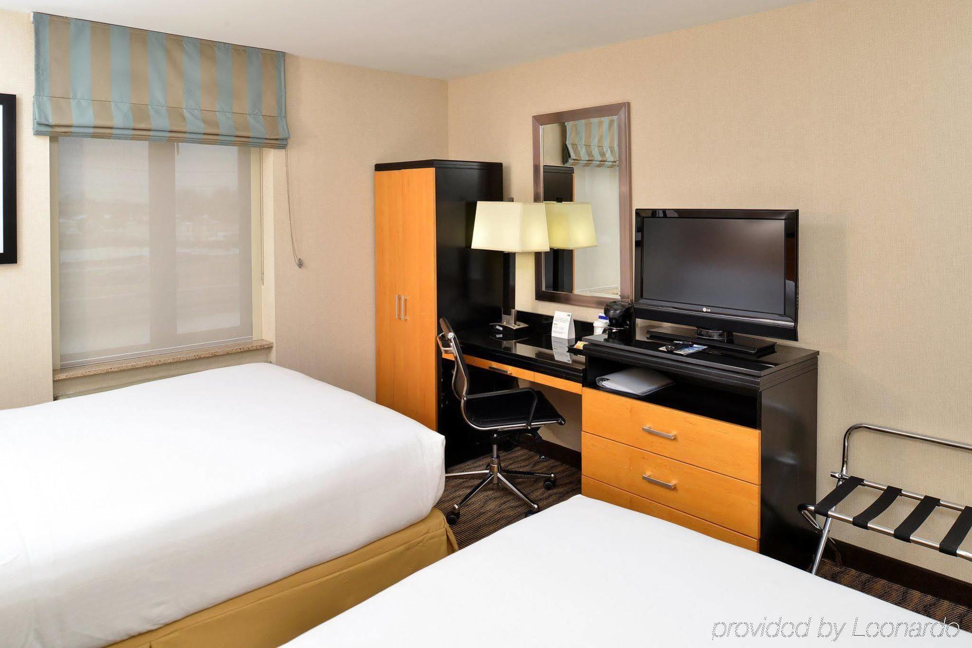 Holiday Inn Express Kennedy Airport, An Ihg Hotel New York Ngoại thất bức ảnh