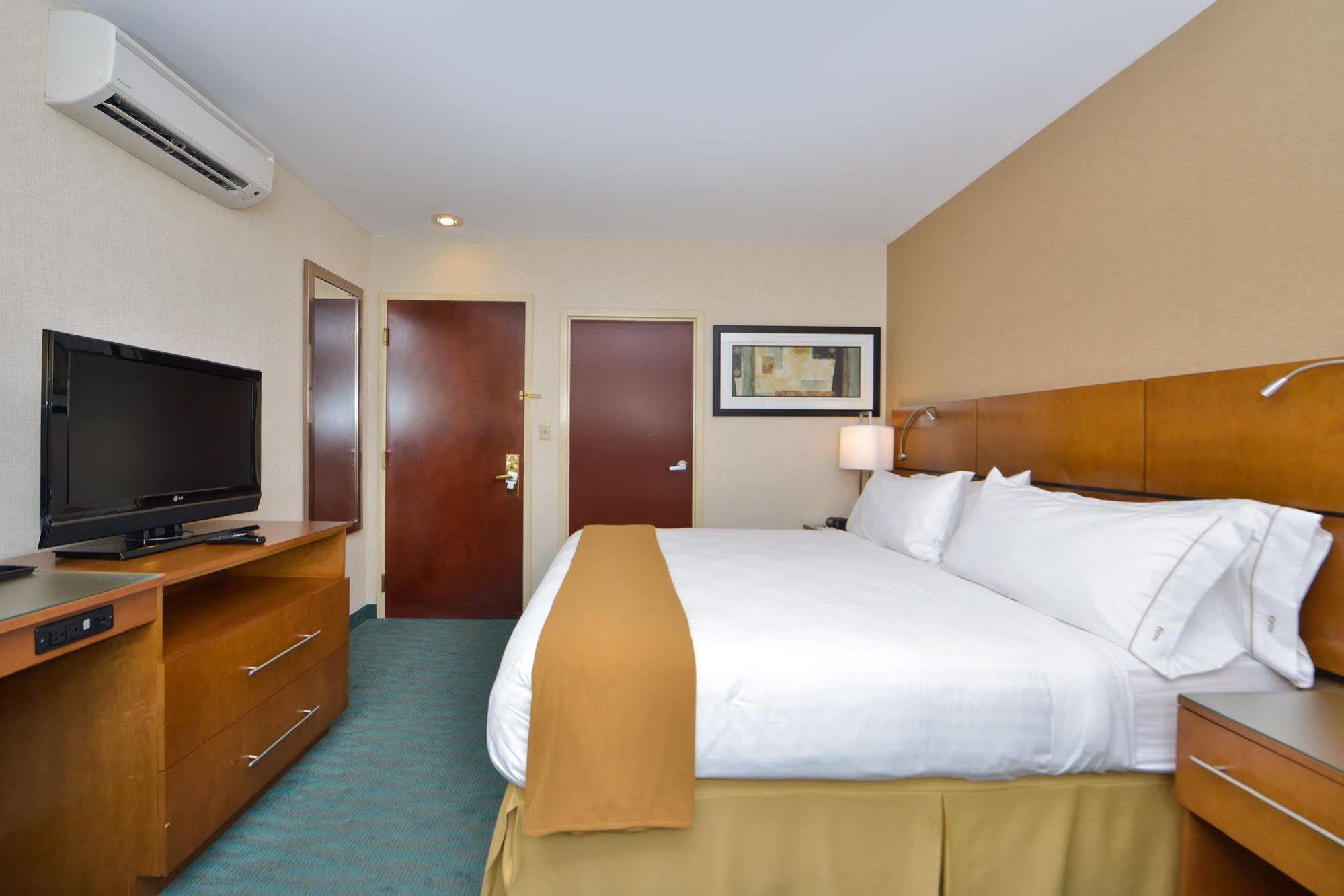 Holiday Inn Express Kennedy Airport, An Ihg Hotel New York Ngoại thất bức ảnh