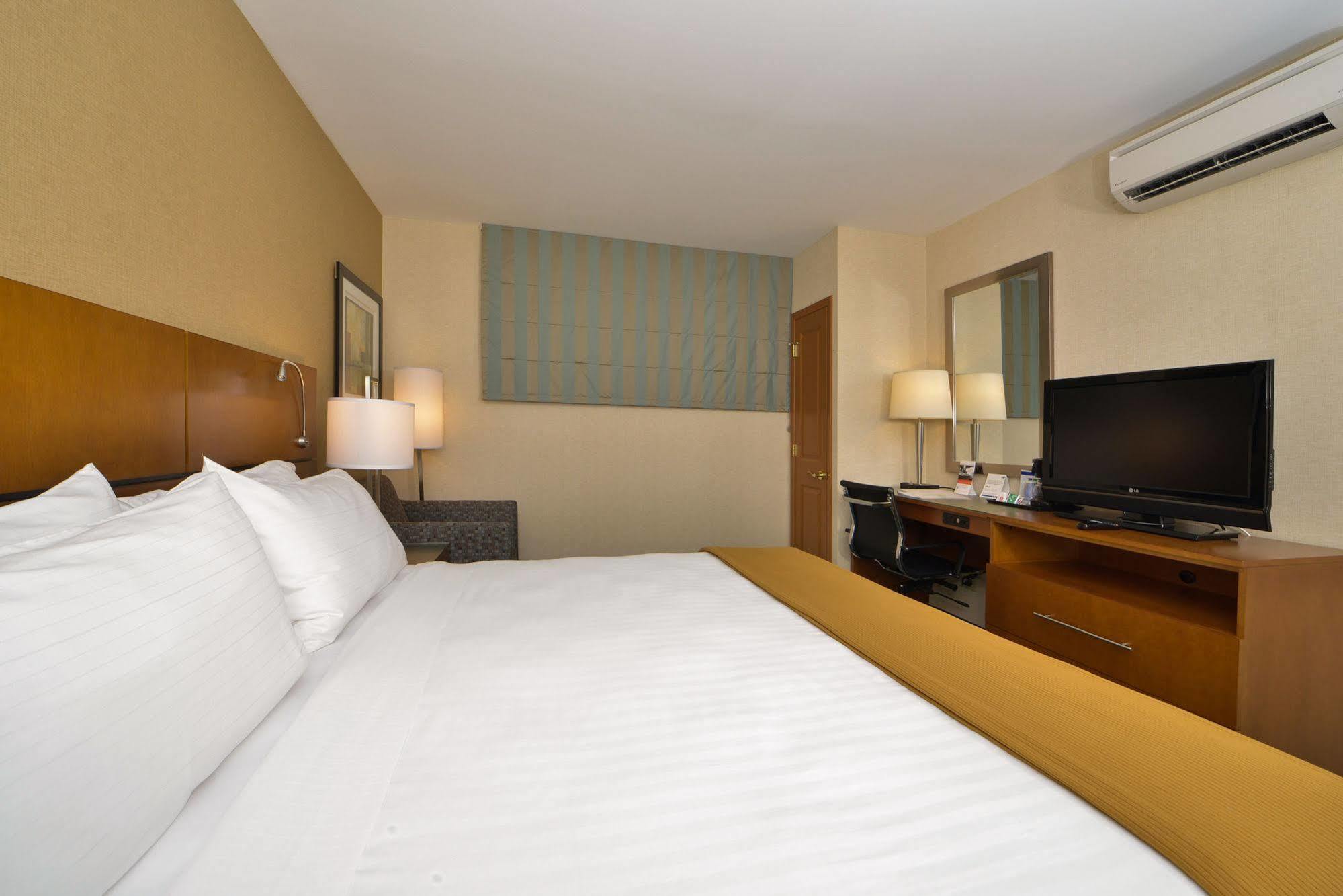 Holiday Inn Express Kennedy Airport, An Ihg Hotel New York Ngoại thất bức ảnh