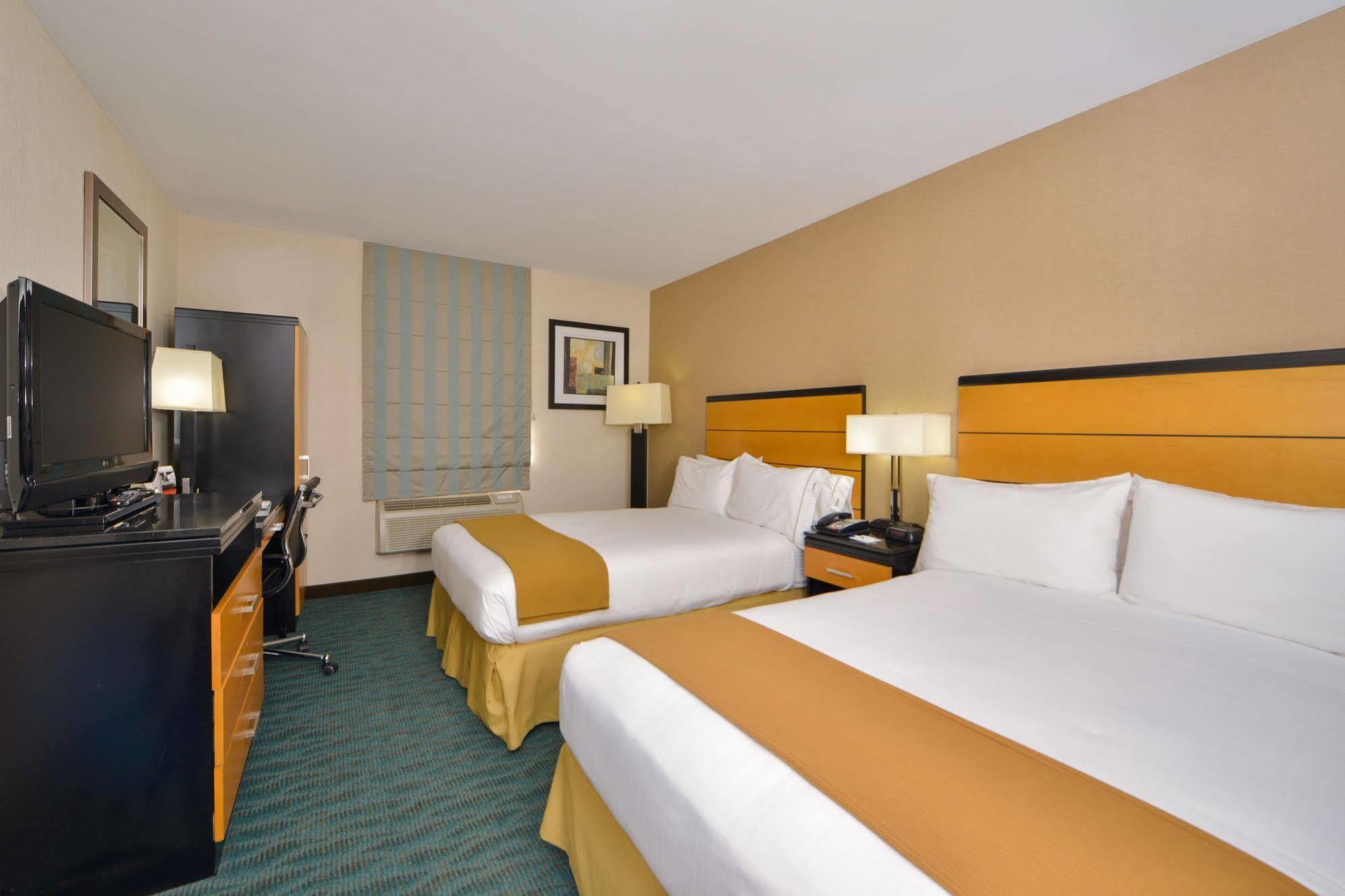 Holiday Inn Express Kennedy Airport, An Ihg Hotel New York Ngoại thất bức ảnh